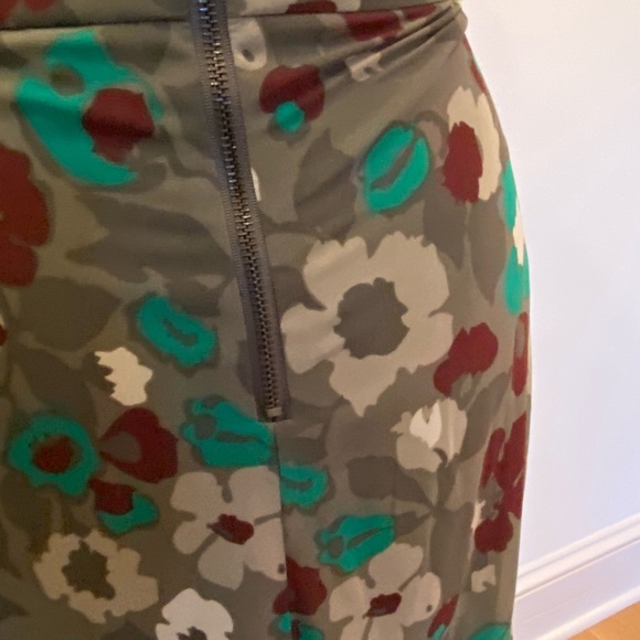 L’Amour High/Low Skirt Shirt In Front Long in Back Olive Green Print Womens L - Picture 5 of 13